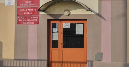 Zarząd Dróg i Mostów licytuje odholowane auto, po które nikt się nie zgłosił. Cena wywoławcza 6,5 tys. zł