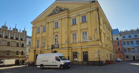 Kierownik USC w Lublinie dokonał transkrypcji aktu małżeństwa dwóch kobiet. Radny pyta o podstawę prawną