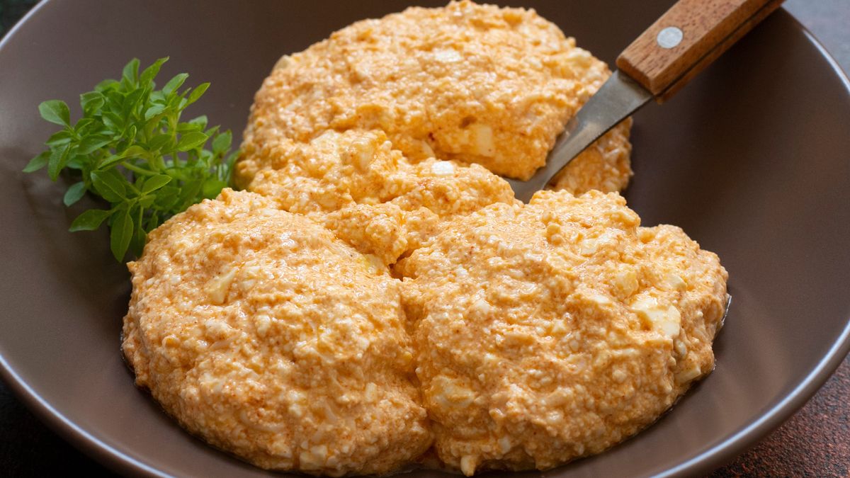 Urnebes to serbska pasta