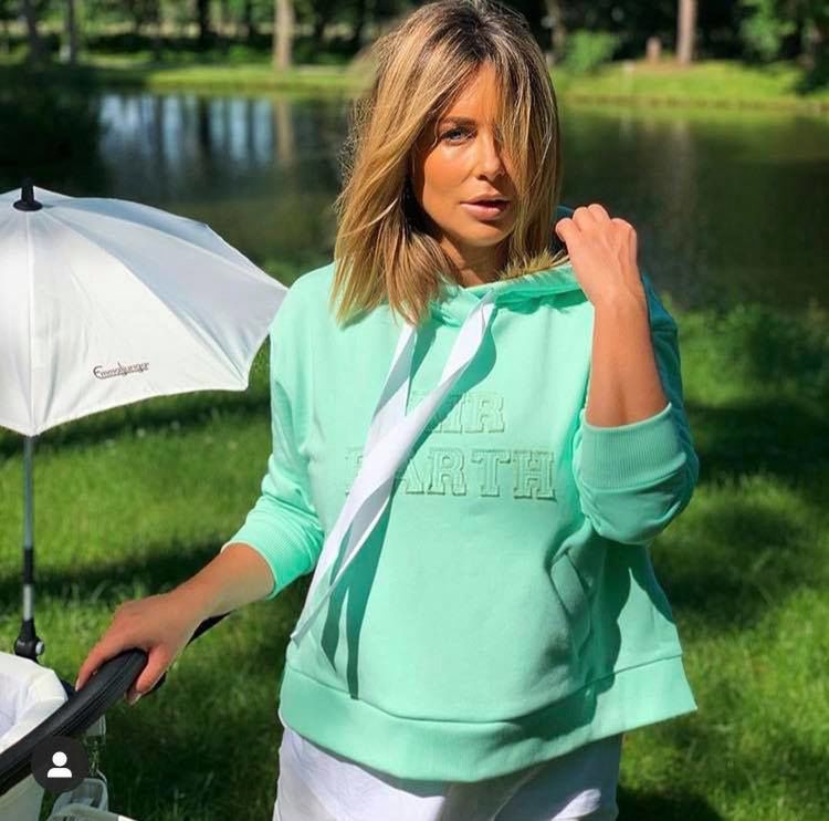 Małgorzata Rozenek pozuje z wózkiem za 5 tysięcy złotych