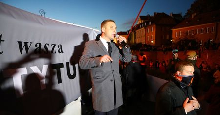 Bąkiewicz zagłuszał uczestniczkę Powstania Warszawskiego. Fala komentarzy