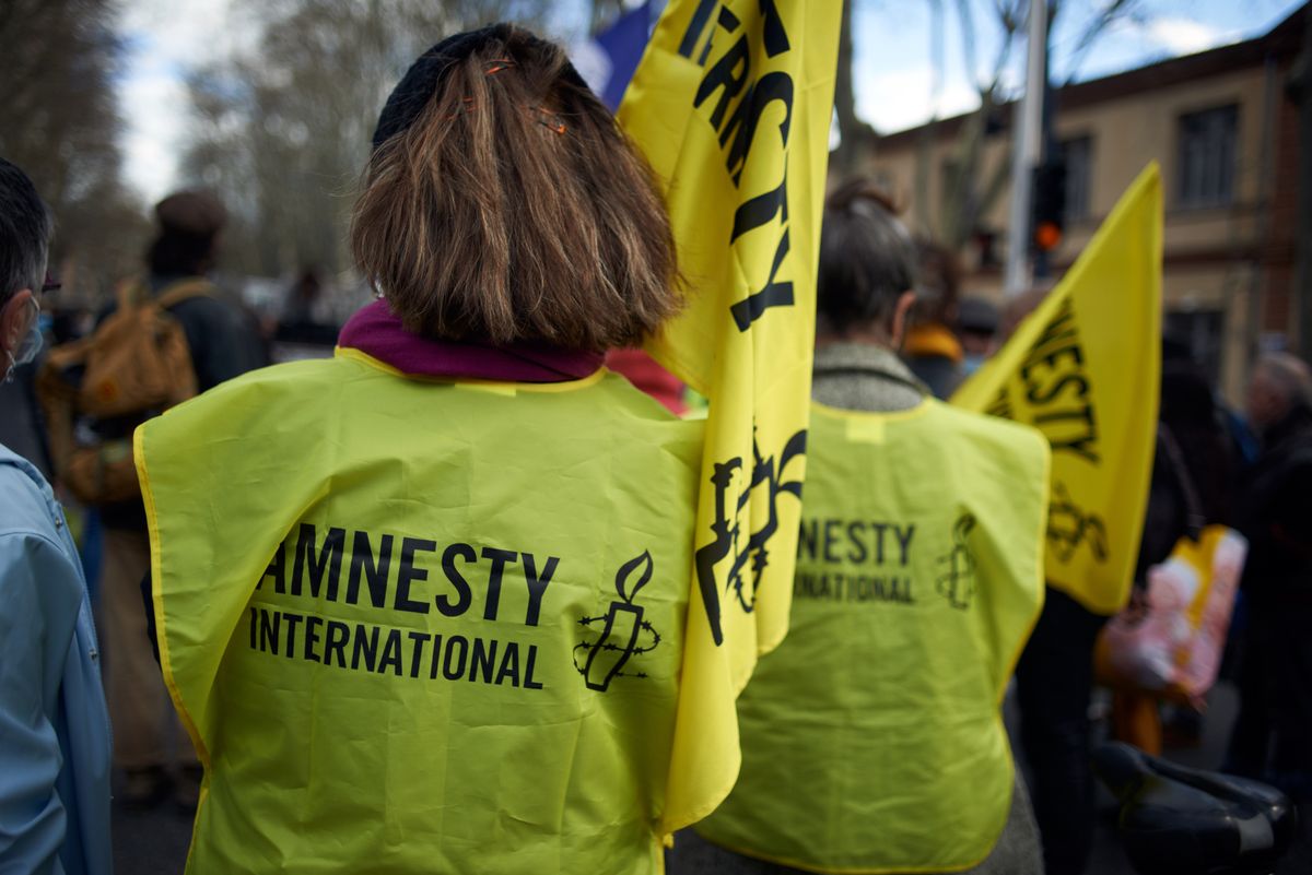 Raport Amnesty International. Pandemia a prawa człowieka