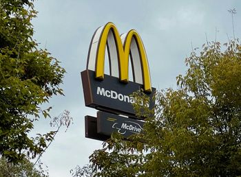Które lokale będą czynne? Godziny otwarcia McDonald's 1 i 2 listopada