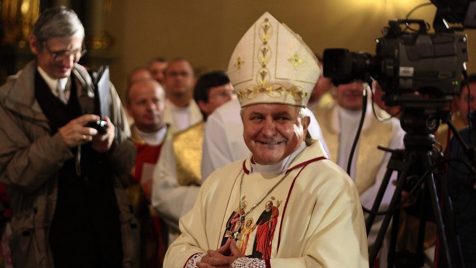Biskup Edward Janiak, oskarżany o tuszowanie pedofilii w Kościele, prosi o modlitwę w "czasie nagonki"