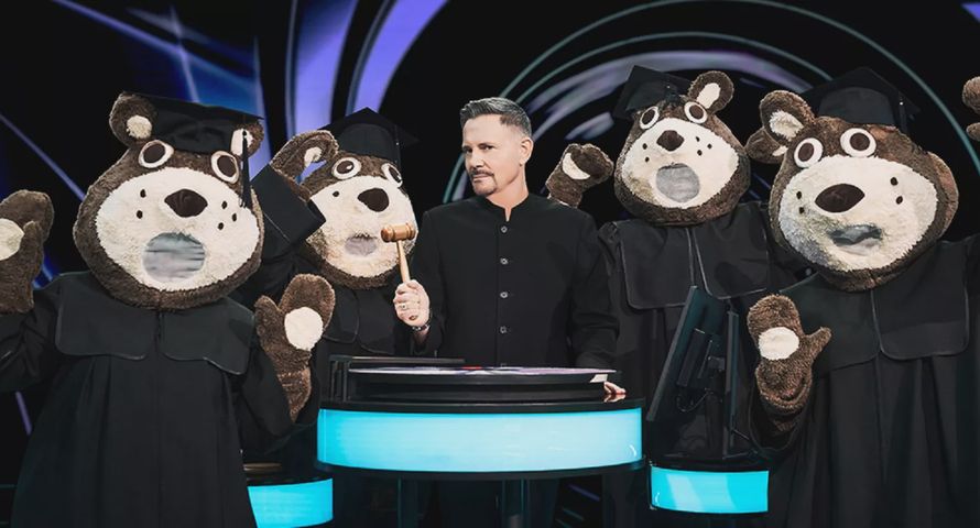 Plush reklamuje się w "Awanturze o kasę". Ibisz w roli prowadzącego