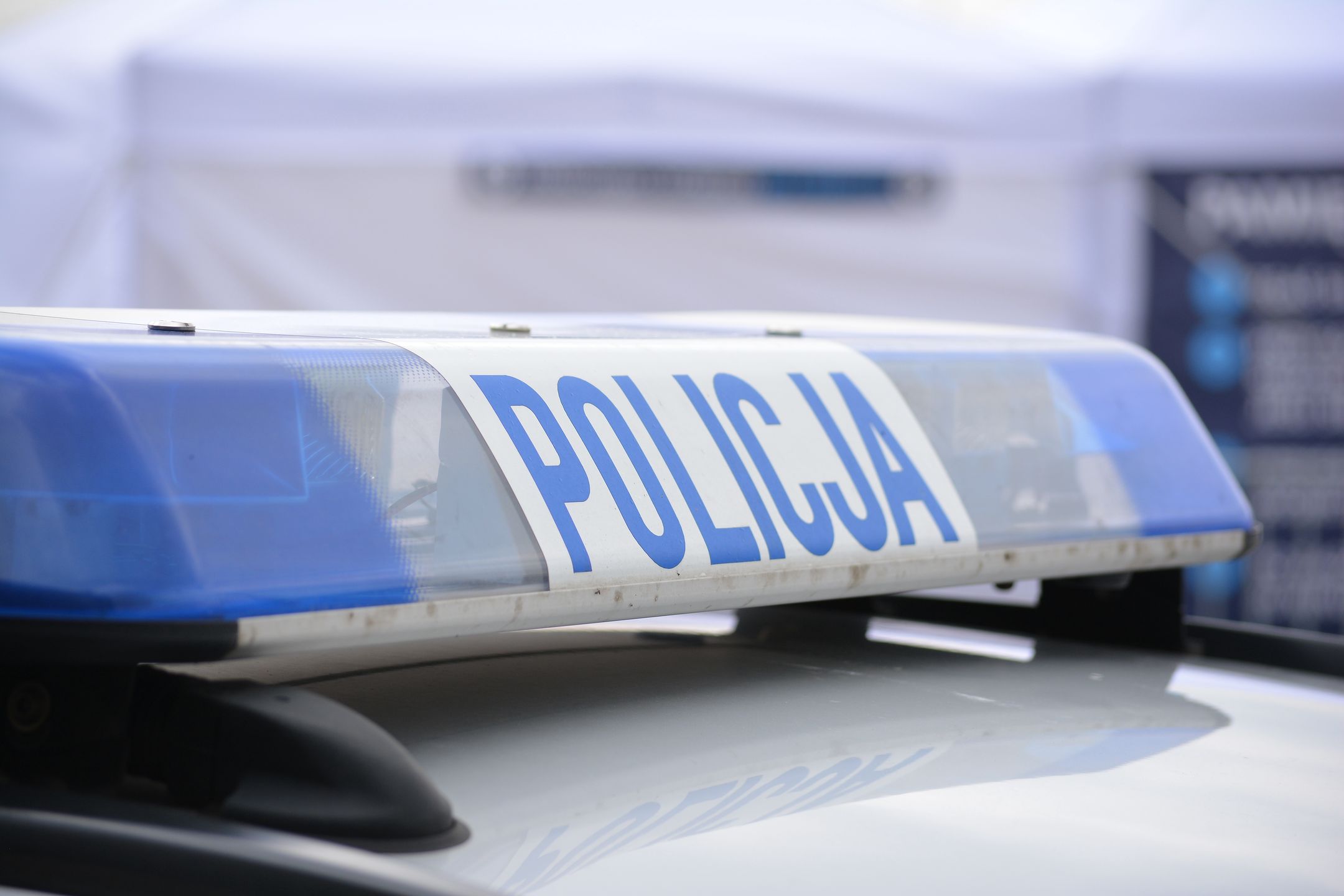 Okolice Namysłowa. Śpiącą na jezdni nastolatkę przejechał samochód