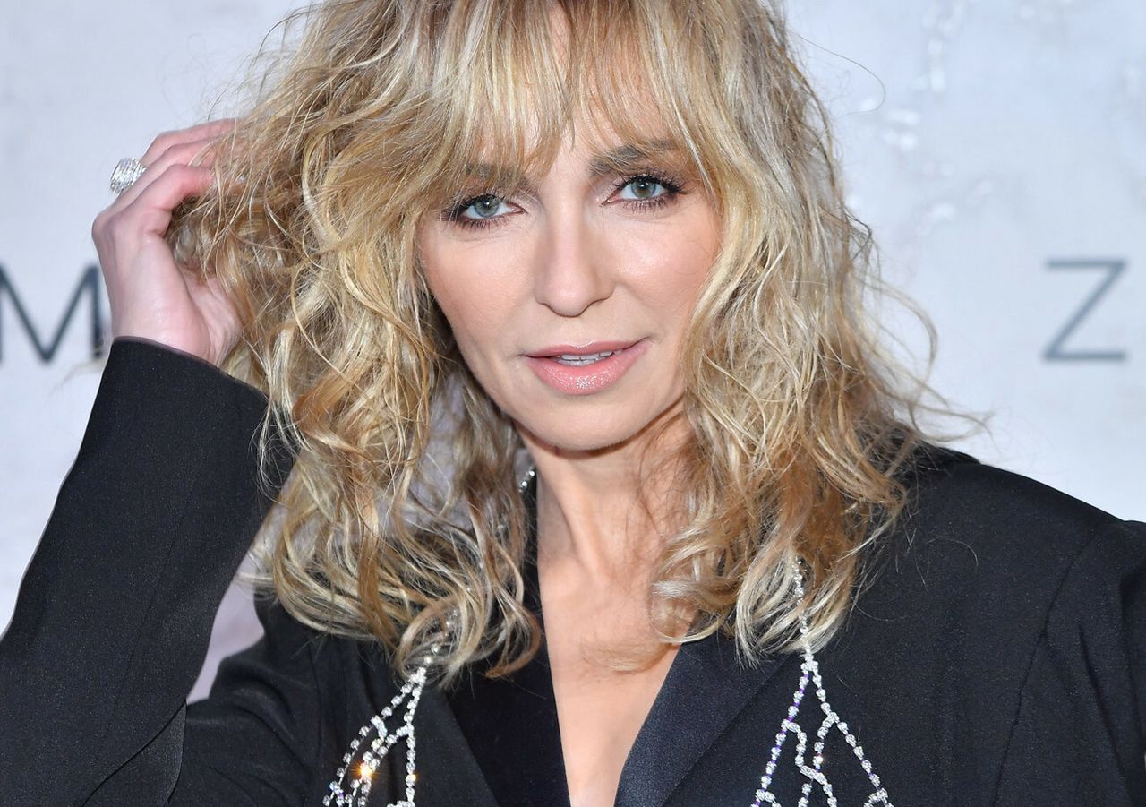 Wskoczyła w garnitur XXXL. Tym razem przesadziła