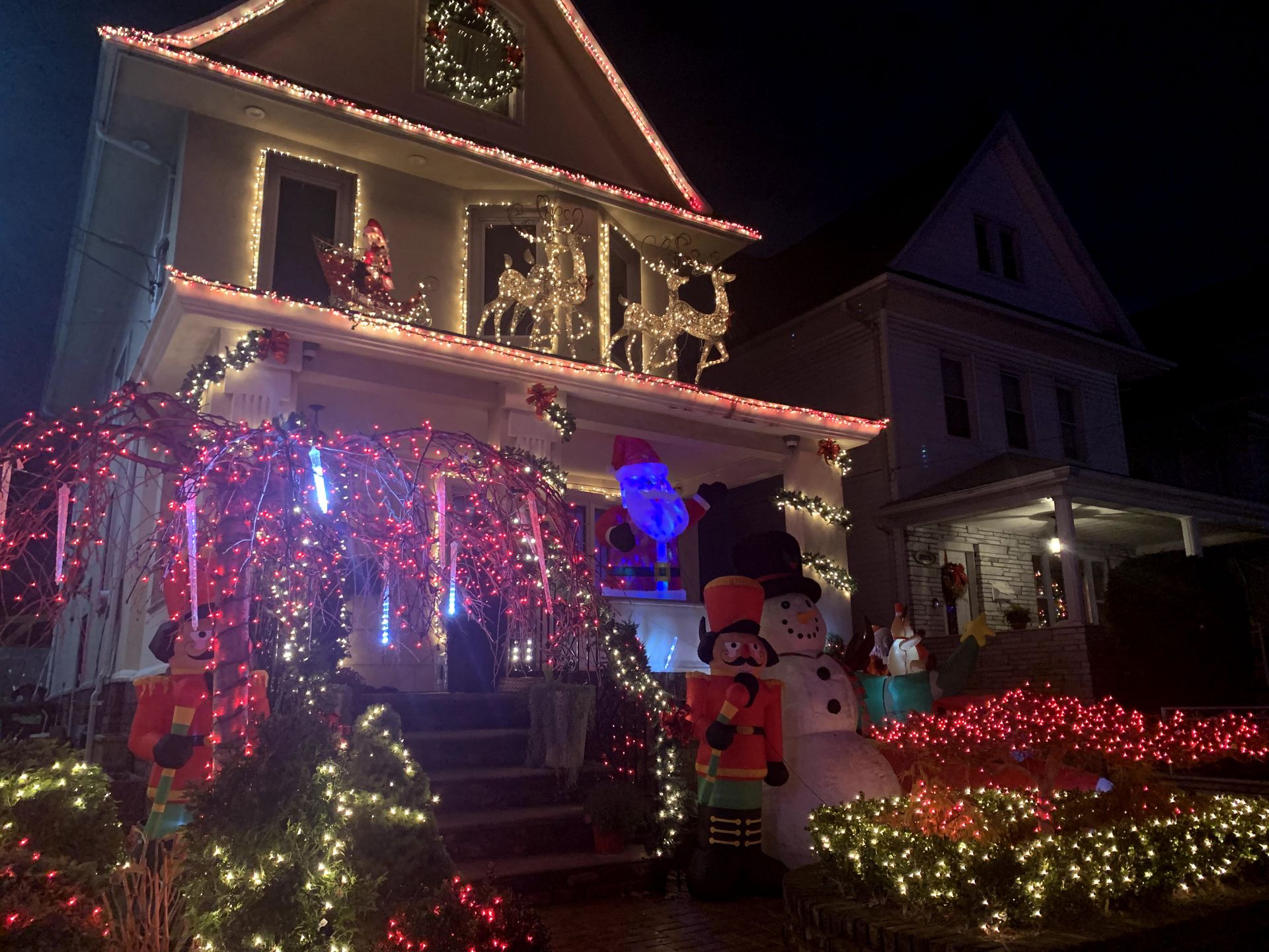 Amerykanie nie oszczędzają na świetlnych dekoracjach