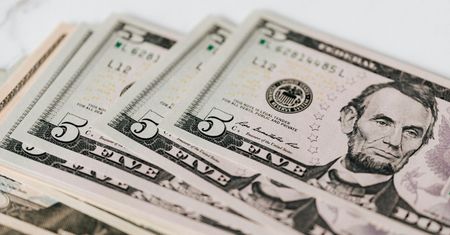 Dolar testuje nową granicę. Możliwy "efekt Trumpa"