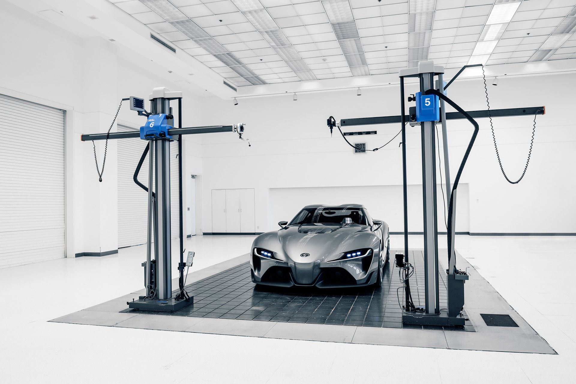 Koncepcyjna Toyota FT-1 w nowej galerii zdjęć 27