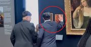 Przemycili portrety Merza i Trumpa do Luwru. Wideo trafiło do sieci