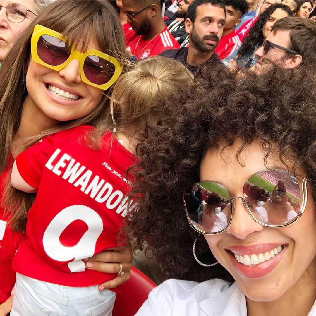 Omenaa Mensah i Anna Lewandowska na meczu Bayernu