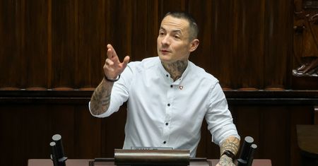 Nauczyciel został posłem. "Spłaciłem kredyt mieszkaniowy"