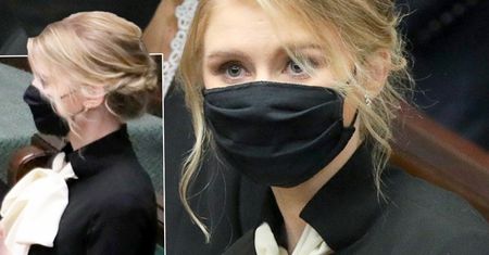 Kinga Duda w czerni na zaprzysiężeniu ojca na prezydenta. Wybrała dodatek, który ożywił jej stylizację