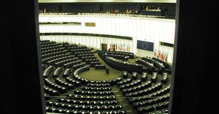 35 tys. zł pensji dla europosła