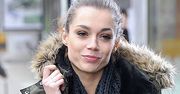 Szczuplutka Paulina Papierska dwa tygodnie po porodzie na spacerze z dzieckiem. Za ten wózek zapłaciła fortunę