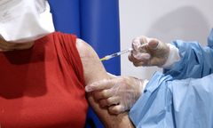 Szczepienia przeciwko COVID-19. Mieszkanka Niemiec: "Rząd wstrzymał AstraZenekę. Ale Niemcy chcą się szczepić"