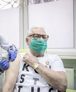 Lech Wałęsa zaszczepiony. "Znowu się poddałem"