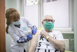 Lech Wałęsa zaszczepiony. "Znowu się poddałem"