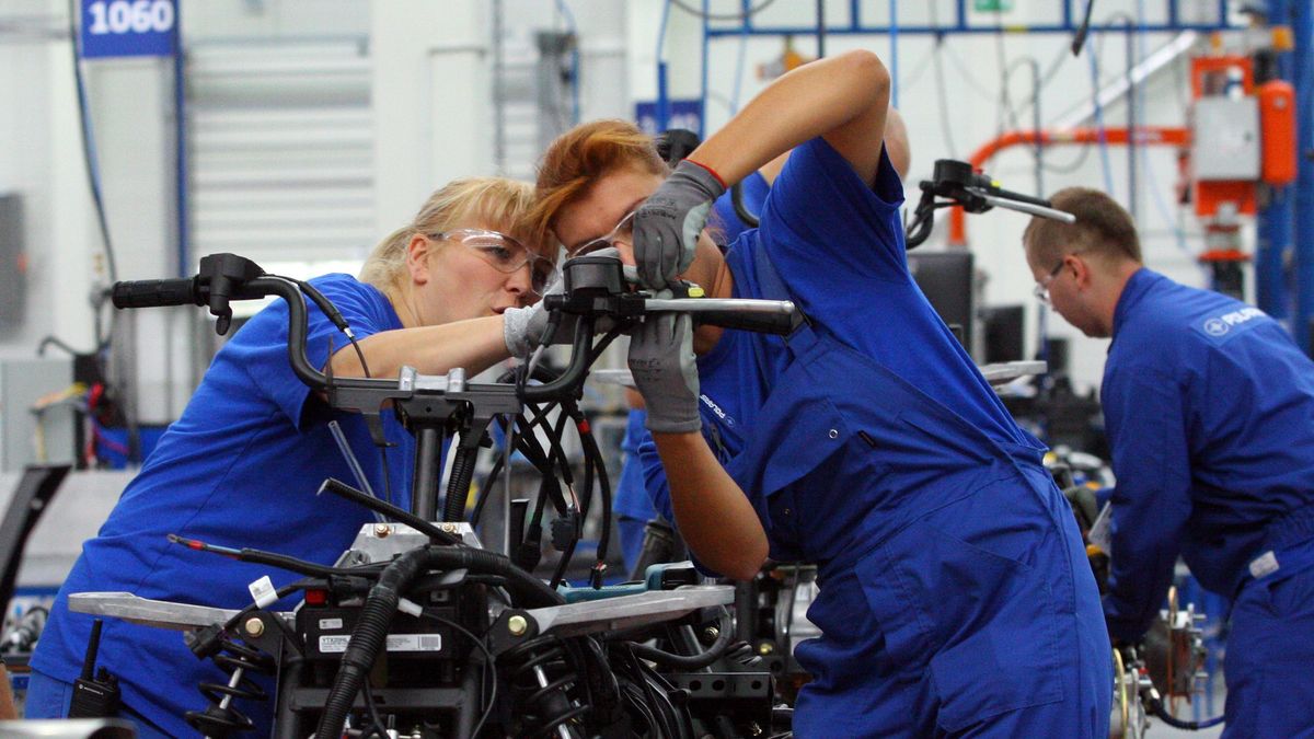 Produkcja quad�w
ATV, czteroko�owce, czteroko�owiec, fabryka, kobieta, kobiety, linia produkcyjna, monta�, motoryzacja, Polaris, Polaris Industries, Polaris Polska, praca, produkcja, przemys� motoryzacyjny, quad, quady, zak�ad produkcyjny, zatrudnienie