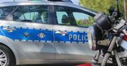 Poważny wypadek w Kętach. Motocyklista uderzył w znak drogowych