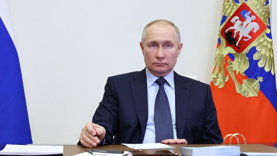 Russian President Vladimir Putin chairs a meeting on the restoration of residential infrastructure Russian regions after Ukrainian shellingepa10443003 Russian President Vladimir Putin chairs a meeting on the restoration of residential infrastructure in the border areas destroyed during emergency situations, via a video conference at the Novo-Ogaryovo state residence, outside Moscow, Russia, 01 February 2023. Russian President Vladimir Putin instructed to close as soon as possible all issues related to the restoration of housing in the border areas with Ukraine and affected by emergency situations. He noted that the main task is to eliminate the very possibility of shelling the border areas, but 'this is the business of the military department'.  EPA/MIKHAEL KLIMENTYEV / SPUTNIK / KREMLIN POOL MANDATORY CREDIT Dostawca: PAP/EPA.MIKHAEL KLIMENTYEV / SPUTNIK / KREMLIN POOL