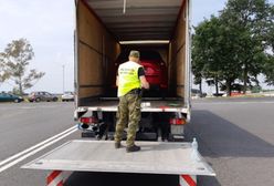 Legnica. Motoryzacyjna matrioszka. Złodziej wiózł auto w aucie