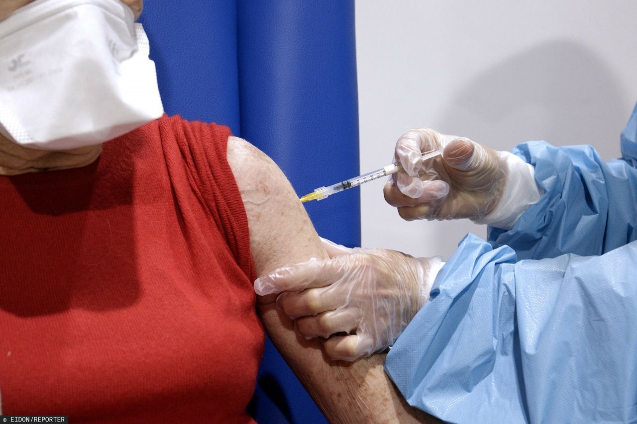 Szczepienia przeciwko COVID-19. Mieszkanka Niemiec: "Rząd wstrzymał AstraZenekę. Ale Niemcy chcą się szczepić"