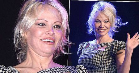 Pamela Anderson rozpoczęła rewię mody w Polsce i zaliczyła małą wpadkę! Wybrnęła profesjonalnie