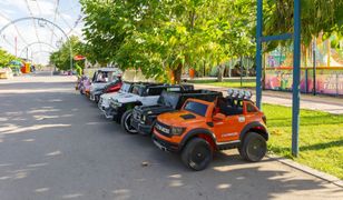 Czterolatek wjechał zabawkowym autem w 87-latkę. Seniorka w szpitalu