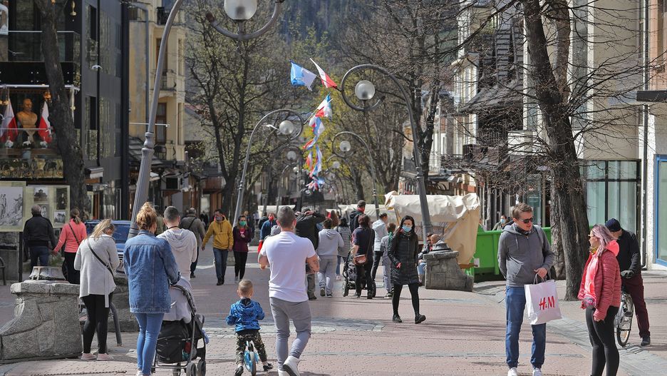 Krupówki odwiedza coraz więcej turystów