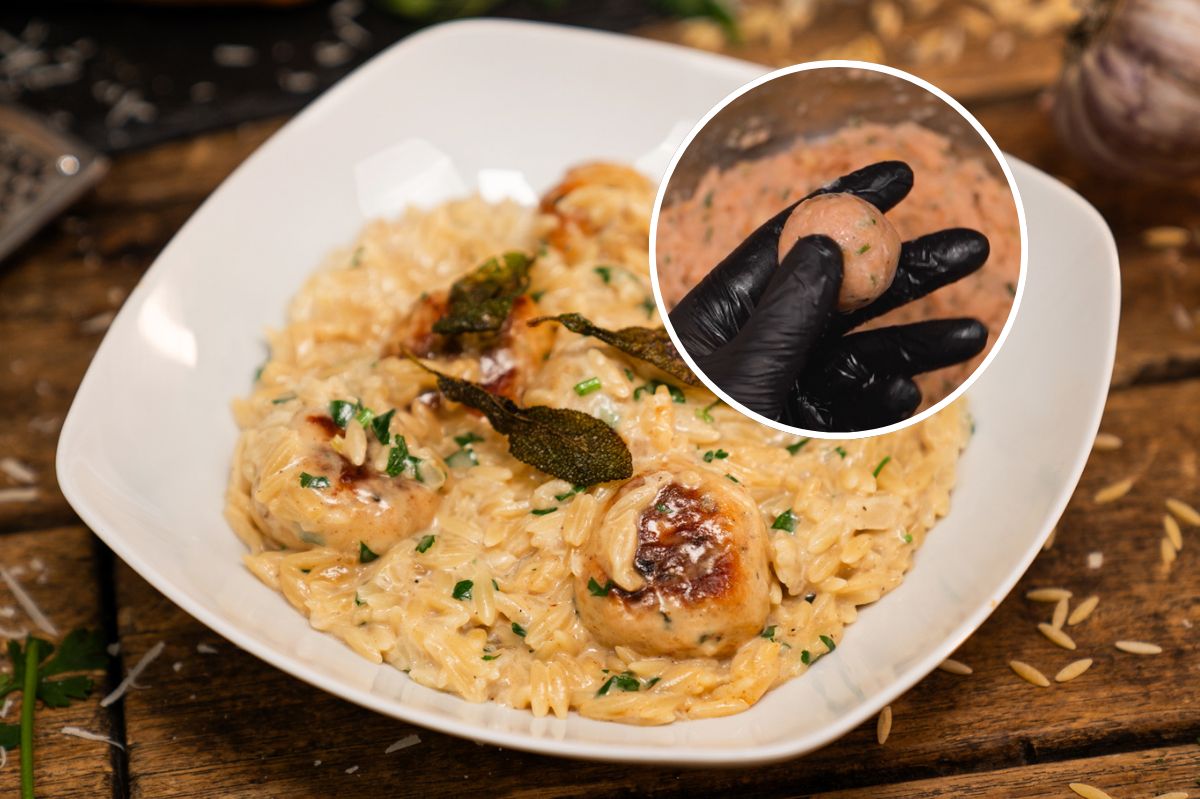 Klopsiki z indyka w połączeniu z  makaronem orzo i szałwią to prawdziwa uczta dla podniebienia