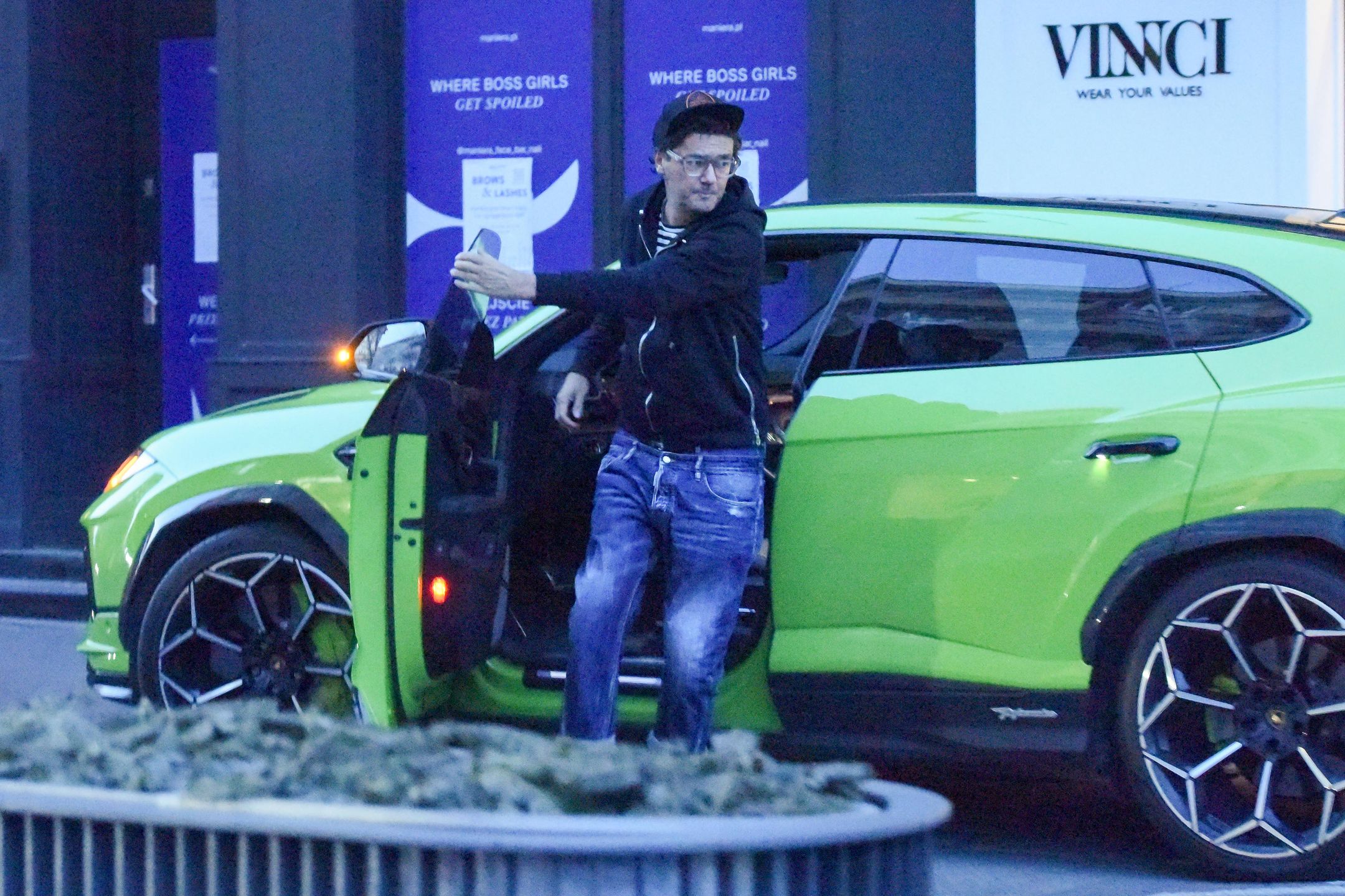 Kuba Wojewódzki rozbija się po mieście lamborghini za pół mln