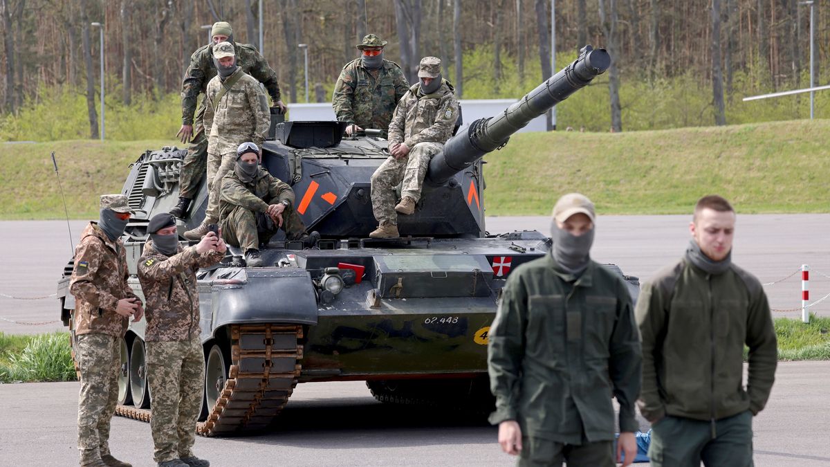 Ukraina jest w posiadaniu m.in. niemieckich czołgów Leopard - na zdjęciu ukraińscy żołnierze podczas szkolenia w Niemczech