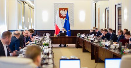 Rząd przyjął projekt o strategicznych inwestycjach. "Ograniczenie cen energii elektrycznej"