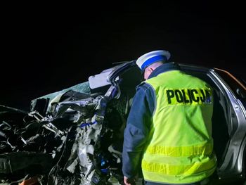 Kurzętnik: Toyota zmiażdżona po zderzeniu z ciężarówką. Nie żyje 52-latek