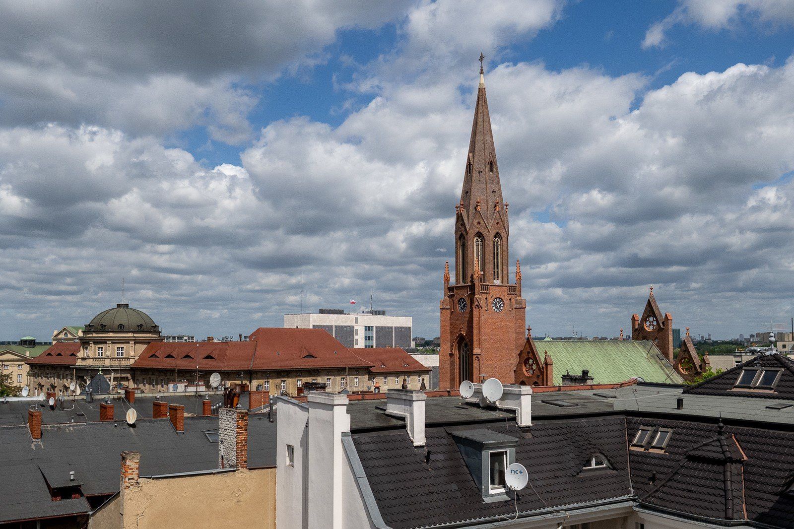Kiedyś mieściła się tu jedna z najnowocześniejszych księgarni w Polsce, a dziś w budynku można zamieszkać.