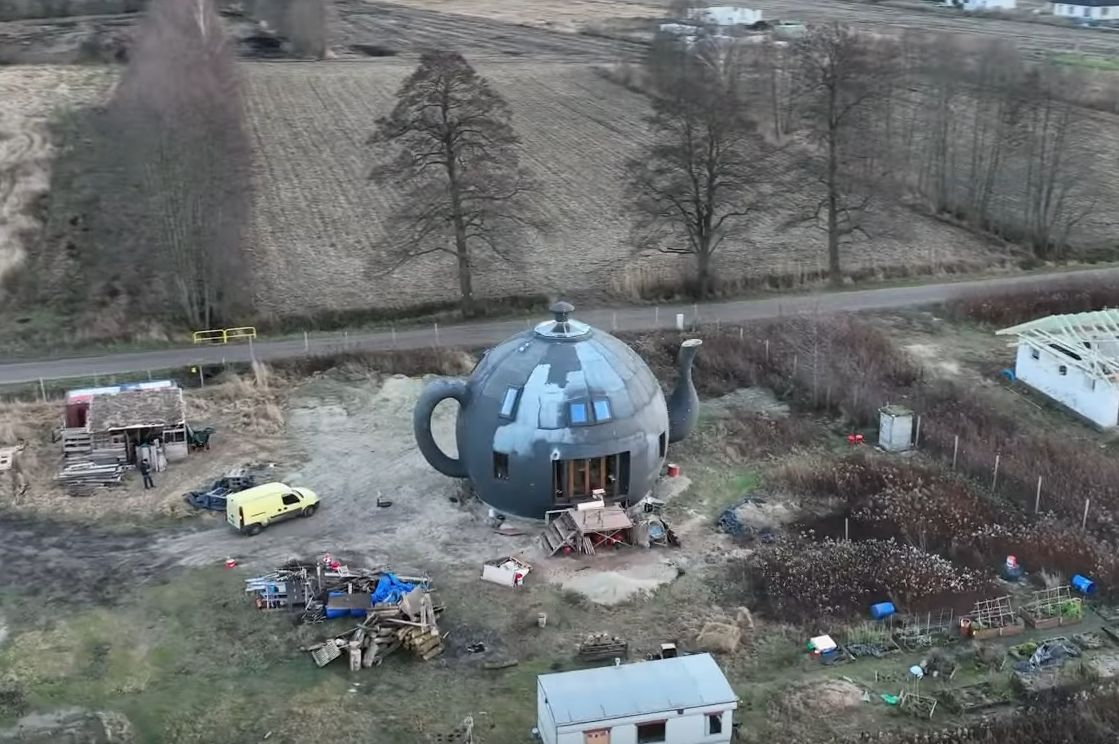 Dom w kształcie czajnika. Pod Bydgoszczą powstaje wyjątkowy budynek