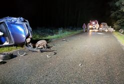 Auto rozpadło się na pół. Pięcioro rannych po wypadku na Mazowszu
