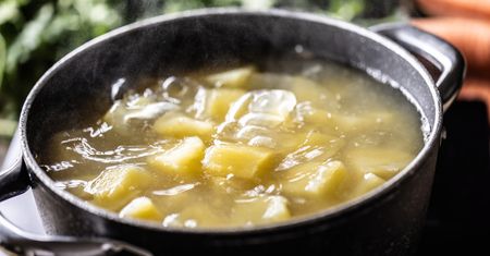 Jak jeść, by obniżyć ciśnienie? Te produkty sprawdzają się najlepiej