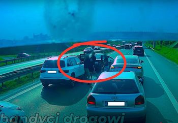 Bójka na A4. Wybiegł z auta i się zaczęło