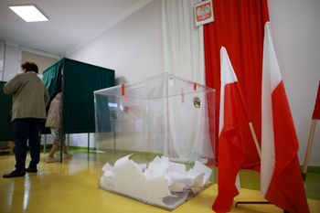 Wybory prezydenckie. Francuskie media piszą o niepewności w drugiej turze