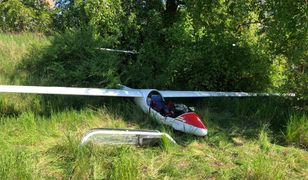 Lądował awaryjnie. Szybowiec wleciał w zarośla