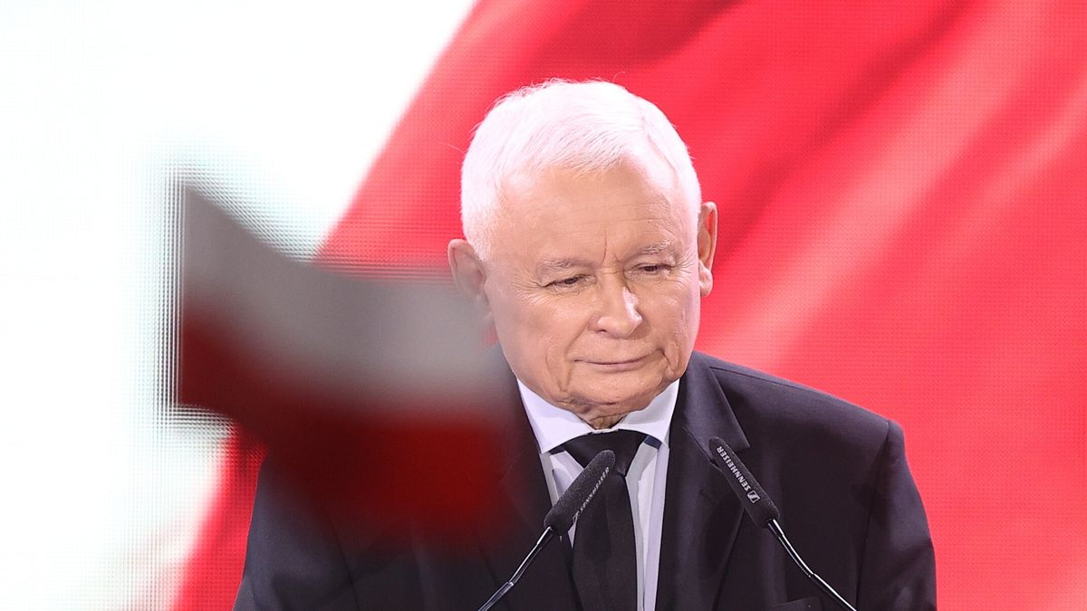 Końskie, 09.09.2023. Kampania wyborcza do parlamentu 2023. Prezes PiS Jarosław Kaczyński podczas konferencji programowej Prawa i Sprawiedliwości w Końskich, 9 bm. (ad) PAP/Łukasz Gągulski