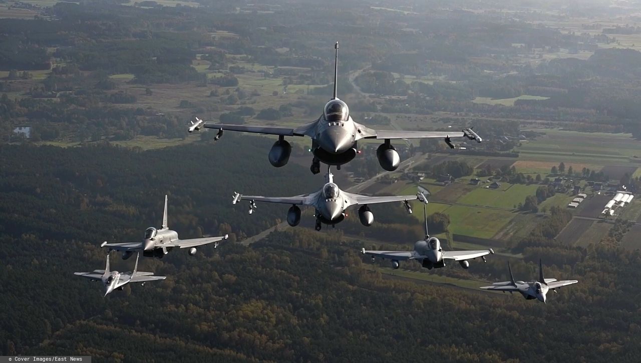 NATO fighter jets over the Polish sky. Illustrative photo