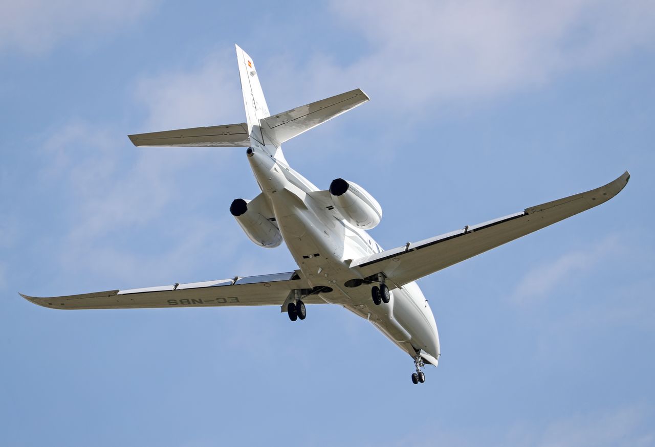 Awaryjne lądowanie pod Barczewem. Pilot i pasażer cali