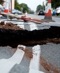 Zapadlisko na nowej obwodnicy. "Droga zostanie zalana"