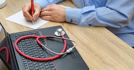 Lubuskie: Coraz częściej biorą zwolnienie lekarskie na kaca. Skutki ponoszą pracodawcy, współpracownicy i sami zainteresowani