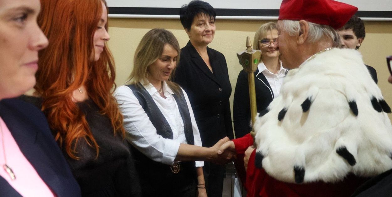 Legnica: Wyższa Szkoła Medyczna rozpoczęła kolejny etap kształcenia pielęgniarek