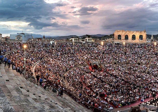 Spektakl na Festiwalu Arena di Verona © Arena di Verona